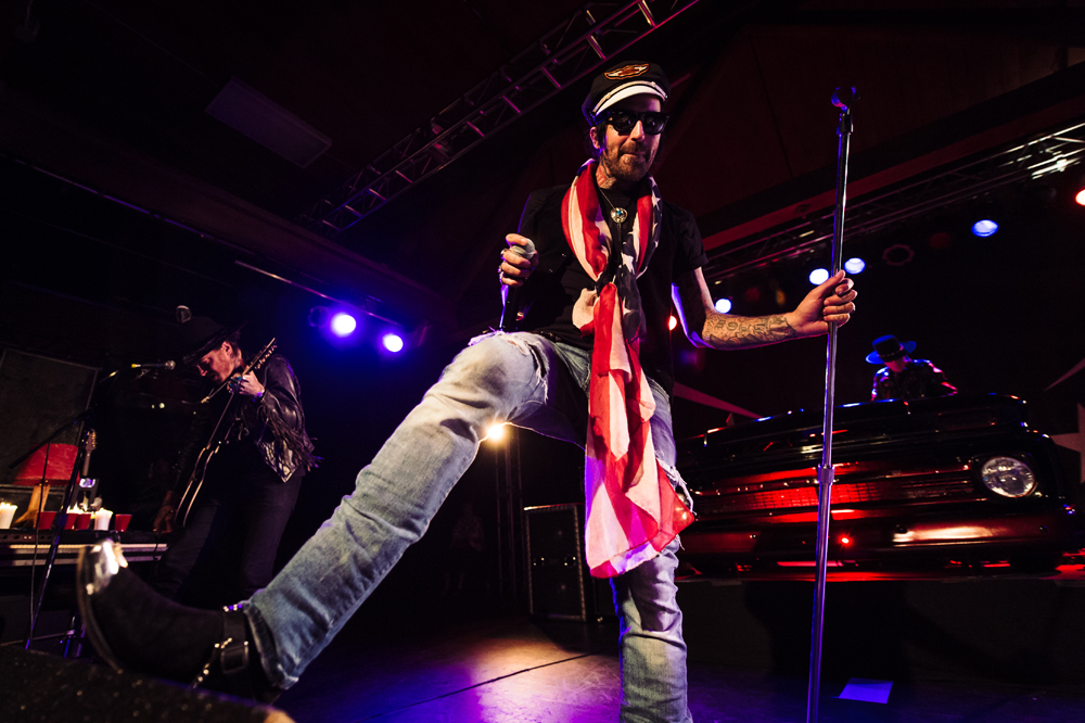 Yelawolf live on tour
