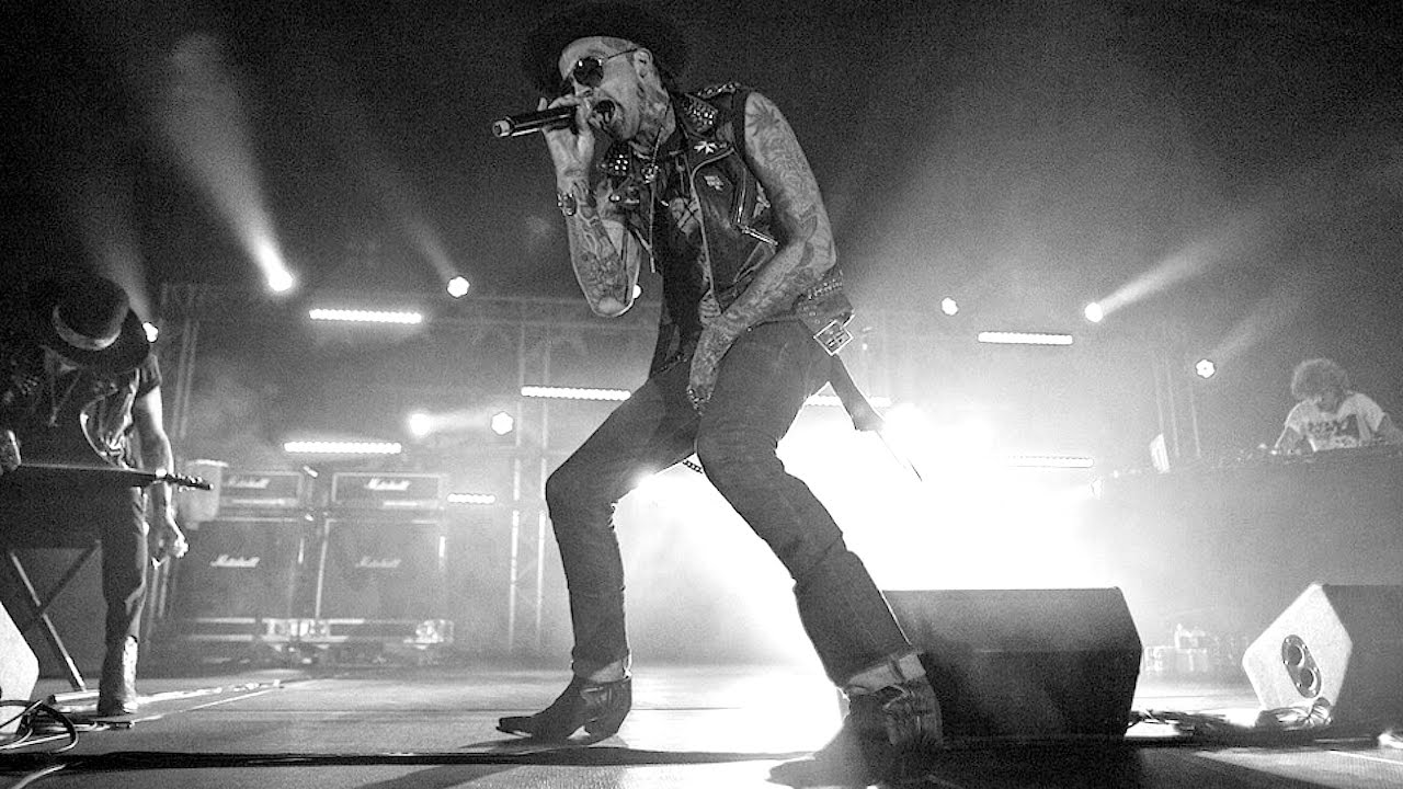 Yelawolf performing on tour